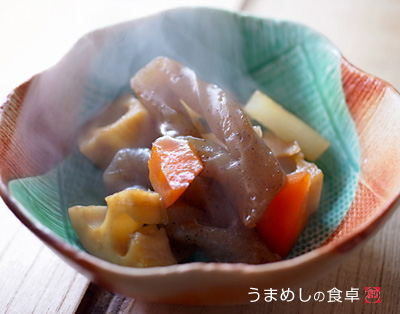れんこんとこんにゃくとかの甘辛煮